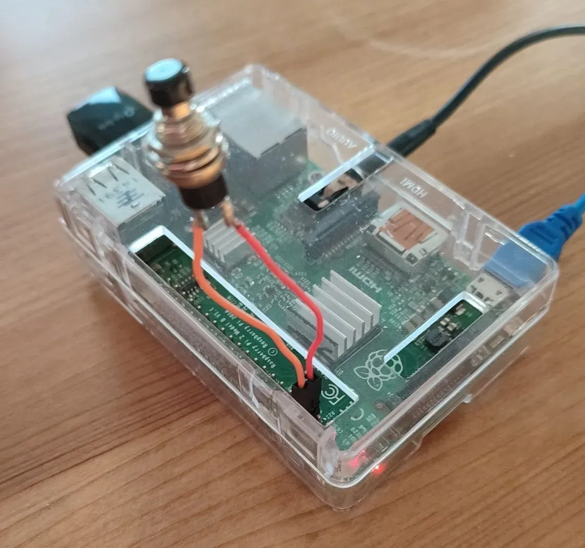 A diy powerbutton over Raspberry Pi 3, project by Hackaday