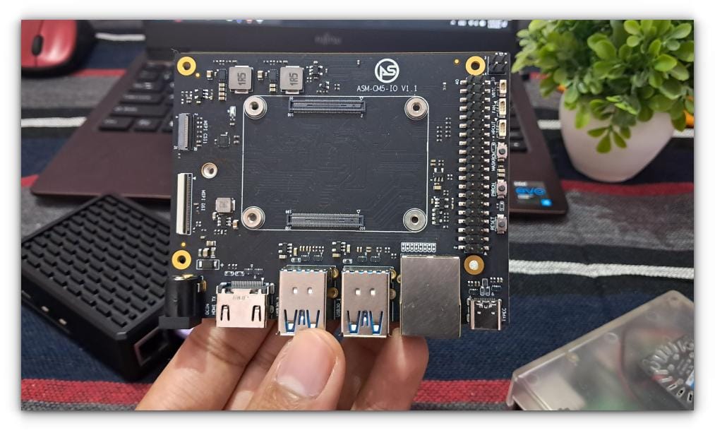 cm5 io board top view