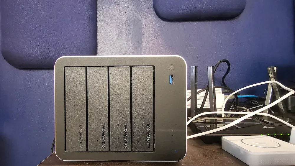 Terramaster F4-425 Plus NAS Front