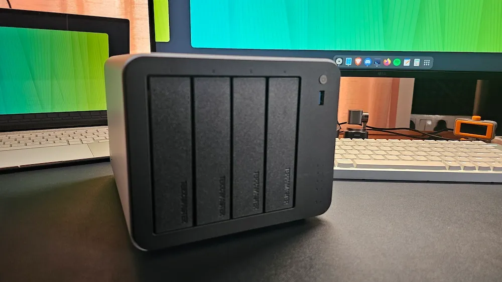 TerraMaster F4-425 Plus Front