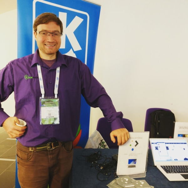 Jonathan Riddell at KDE Booth in OSSummit 2018