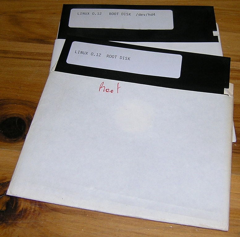 &quot;two floppy disks reading linux 0.12&quot;