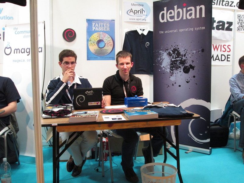 Raphael Hertzog at a Debian booth