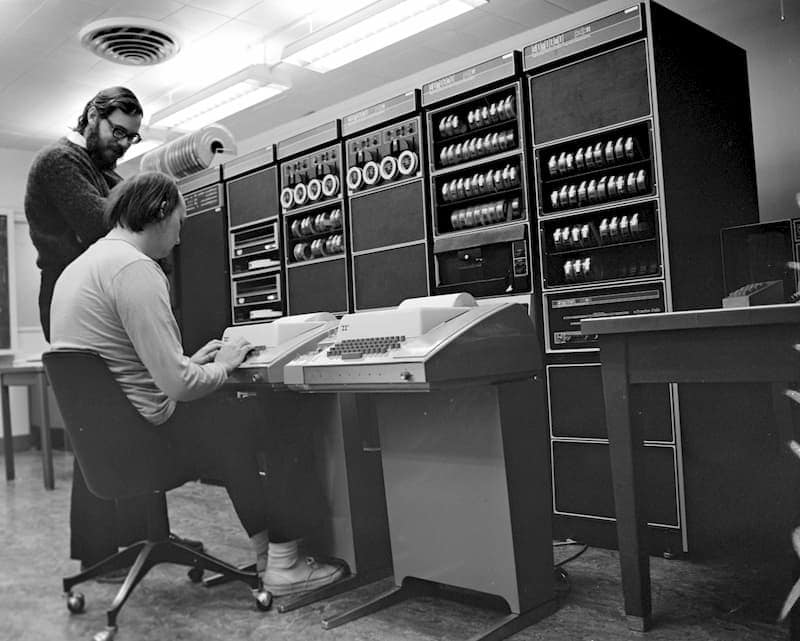 Ken Thompson E Dennis Ritchie mentre lavorano allo sviluppo del sistema operativo UNIX su PDP 11