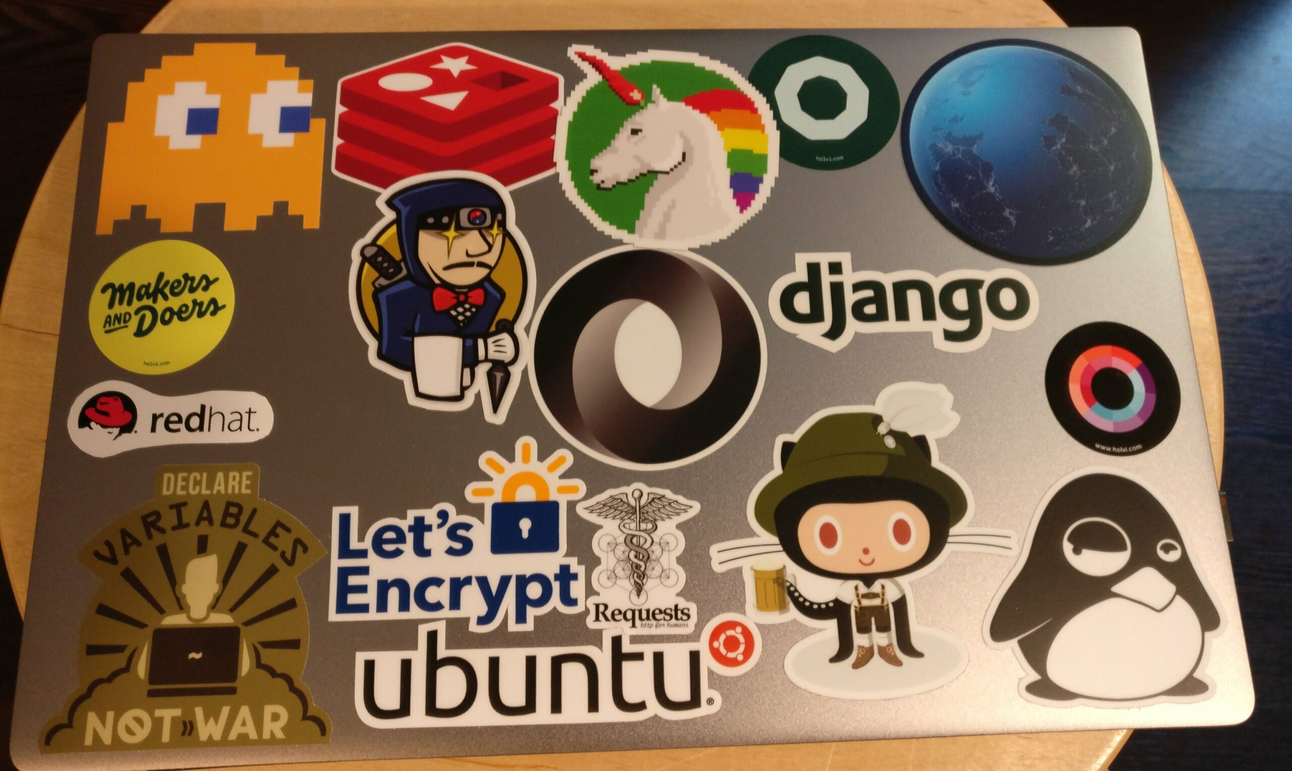 I received these stickers to personalize my laptop, do you guys like them?  :) : r/linuxquestions